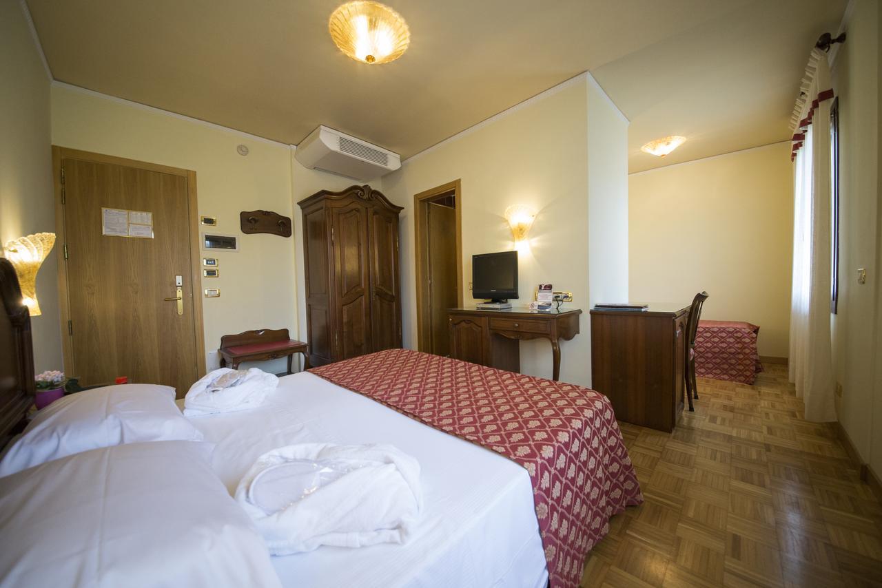 Hotel Spessotto ポルトグルアーロ エクステリア 写真