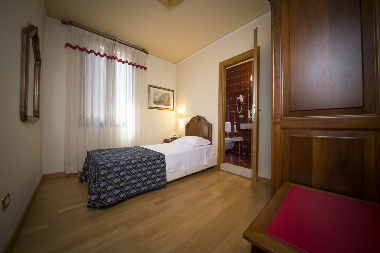 Hotel Spessotto ポルトグルアーロ エクステリア 写真